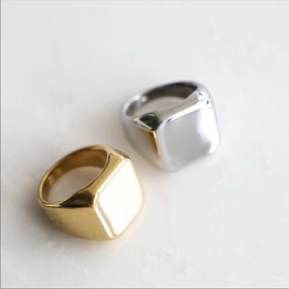 Chunky gold plated insignia ring 💍 Sz 8 - Picture 3 of 5